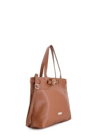 Brun tekstureret læder tote taske med lange håndtag, en aftagelig skulderrem og en sølv hardware accent. Minimalistisk, struktureret design.