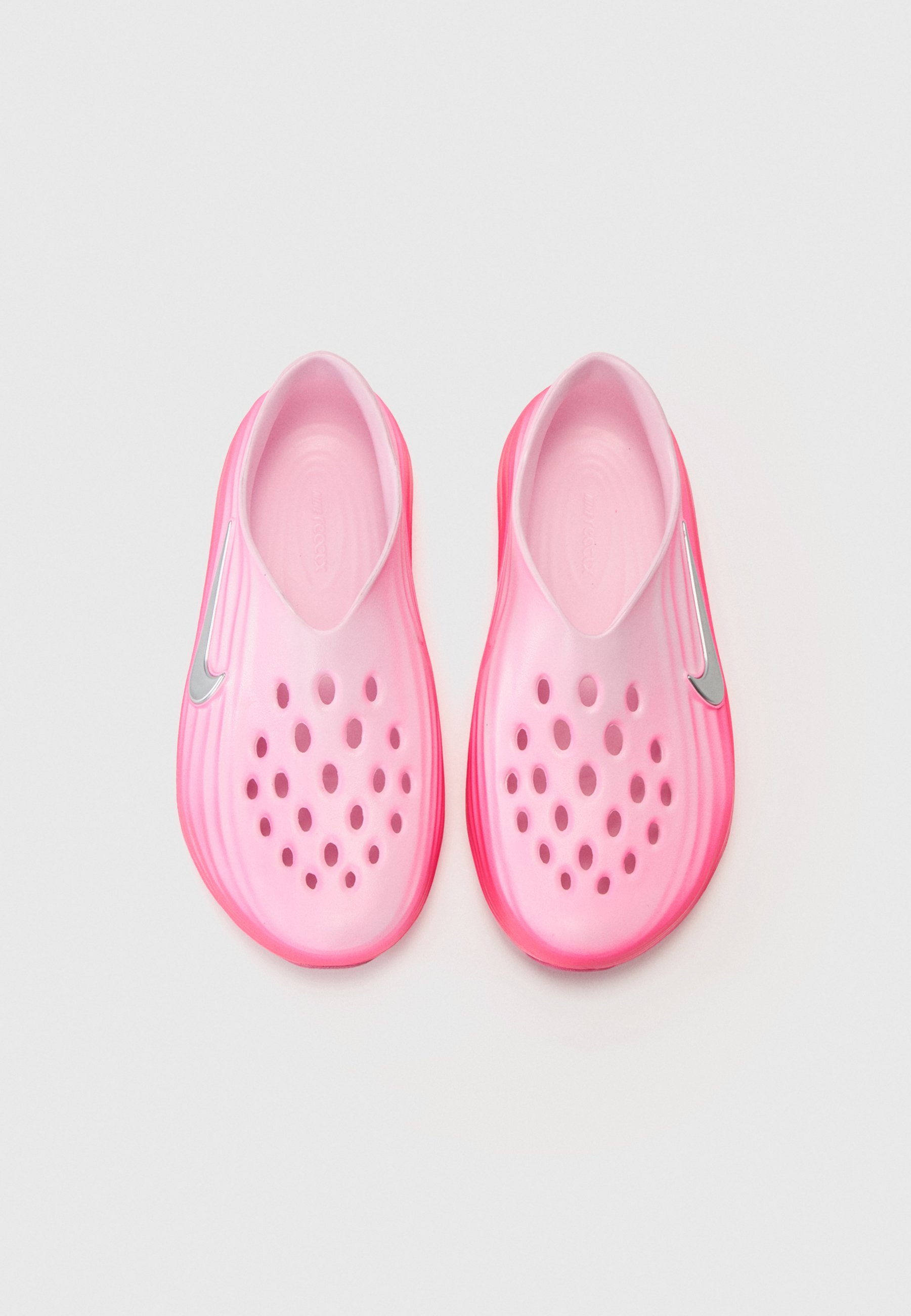 Nike Sportswear REACTX REJUVEN 8 - Pantofi slip-on - metallic