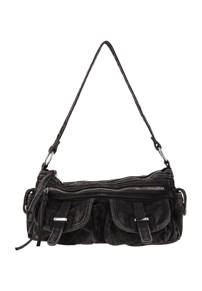 Czarna zamszowa torba na ramię z paskiem na ramię, wyposażona w dwie przednie kieszenie, podwójne zamknięcie na zamek oraz teksturowaną tkaninę.
