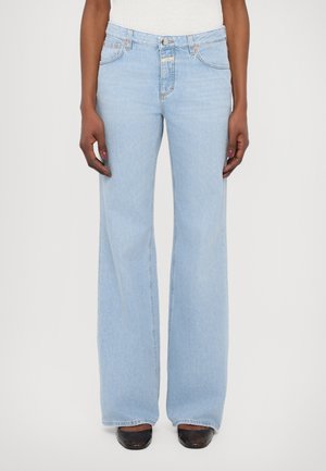 Ljusblå vida jeans i denim, med knäppning, fem fickor och subtila sömdetaljer på framsidan.