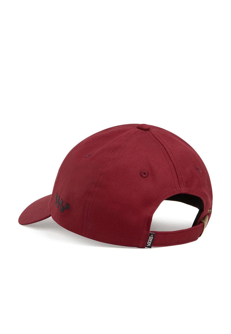 Gorra de algodón roja con visera curvada, decorada con un gráfico negro en el lateral y una correa ajustable en la parte posterior, junto con una pequeña etiqueta de logo.