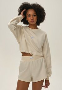 ESOTIQ BLOOVII JAX mleczny