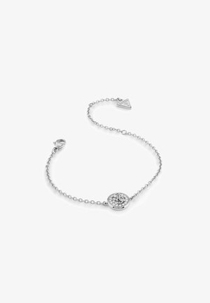 Bracelet en chaîne argentée avec un pendentif circulaire au design texturé et des cristaux transparents. Comprend un fermoir triangulaire avec une marque.