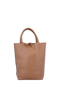 Pruun nahk tote-kott tekstureeritud viimistlusega, millel on nööriga sulgemine ja kaks kät. Ristkülikuline kuju, minimalistik disain.