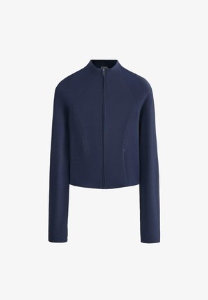 Marineblauwe jas met lange mouwen, ritssluiting aan de voorkant, hoge kraag en aansluitende naden, ontworpen voor een slank silhouet.