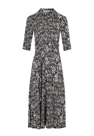 Robe à motifs noir et blanc avec un devant boutonné, un col, des manches trois-quarts, une taille ceinturée et un tissu texturé.