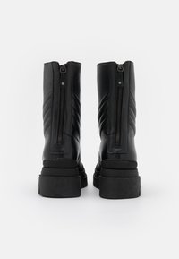 Bianco Kotníkové boty na platformě - black