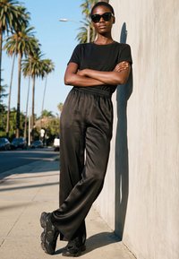 Urban Classics Stoffhose - black