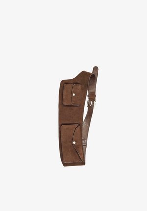 Braune Gürteltasche aus Wildleder mit zwei Druckknopftaschen und einem verstellbaren Riemen mit Metallschnalle.