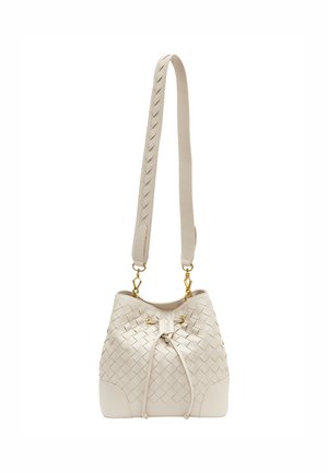 Borsa a secchiello in pelle intrecciata beige con chiusura a cordoncino. Presenta una tracolla intrecciata e dettagli in metallo dorato.