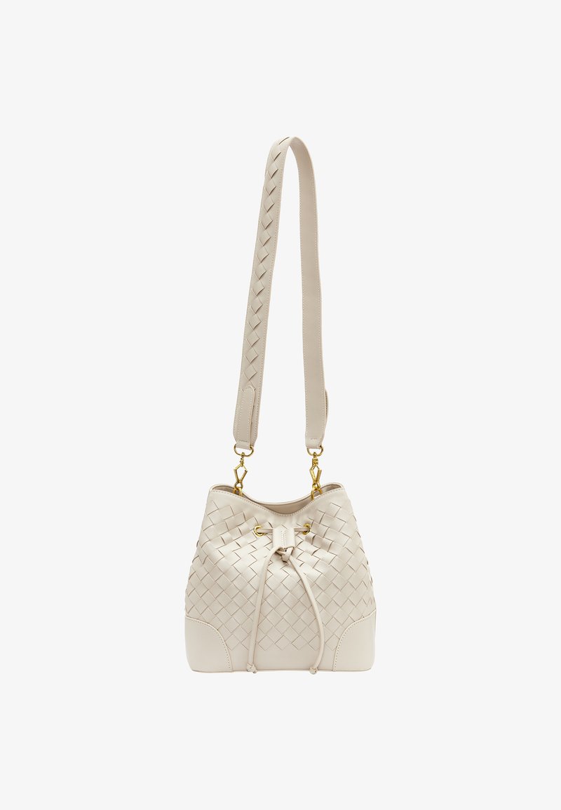 Spandulvogn i vævet beige læder med snørelukning. Har en fletet skulderrem og hardware i guldfarve.