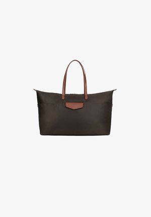 Borsa a tracolla marrone scuro con texture liscia, dotata di due manici in pelle marrone e una tasca frontale decorativa. Chiusura con zip nella parte superiore.