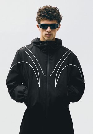 Bershka, LIGHTWEIGHT HOODED TECHNICAL - JACKET - Veste mi-saison - black