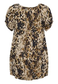 T-shirt à manches courtes en tissu léger avec un imprimé léopard beige et noir, présentant un dos plissé et un col arrondi.