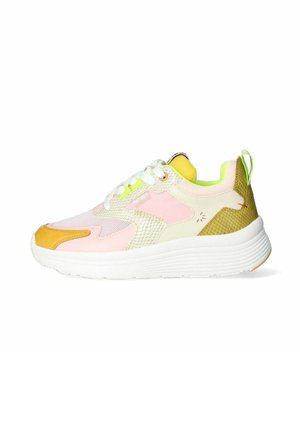 Sneaker multicolore con materiali in rete e sintetici, caratterizzato da dettagli rosa, verde, giallo e oro. Suola bianca spessa, dettagli testurizzati.