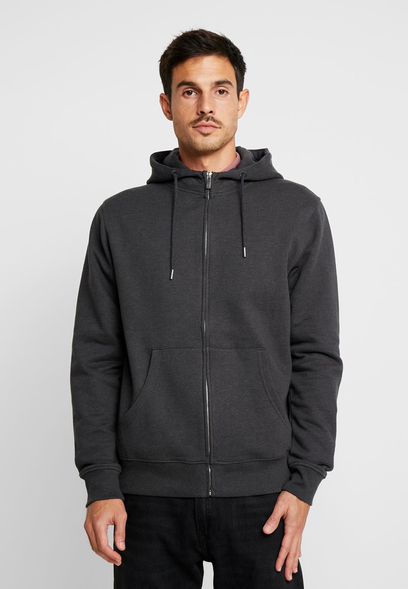 Dunkelgrauer Reißverschluss-Hoodie aus weichem Stoff. Verfügt über eine Kordelzugkapuze, Kängurutaschen sowie gerippte Bündchen und Saum. Glatte Textur.