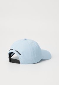 Light blue cap with a curved brim, made of smooth fabric. Features adjustable strap at the back and black embroidered "SAMSOE" logo.
