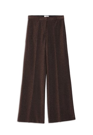 Hnedé široké nohavice s jemným leskom, s hladkou textúrou a dvoma prednými záhybmi pre lepší tvar. Bez viditeľných kovových častí alebo ozdobných prvkov.