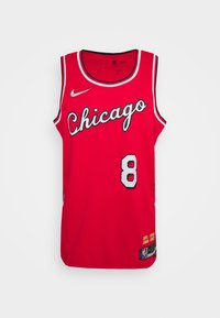 Le maillot de basketball rouge présente "Chicago" en écriture blanche, le numéro 8 en noir, avec une bordure noire et le logo Nike. Étiquettes NBA incluses.