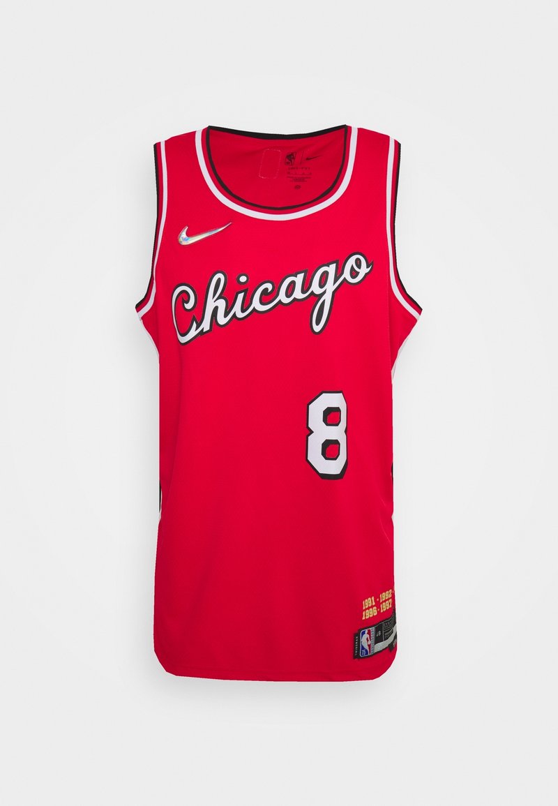Le maillot de basketball rouge présente "Chicago" en écriture blanche, le numéro 8 en noir, avec une bordure noire et le logo Nike. Étiquettes NBA incluses.