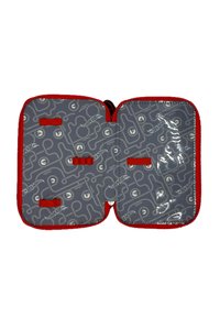 Rode organizer met rits en een grijze binnenkant met een patroon van lichtgrijze lijnen en cirkels. Voorzien van elastische banden om spullen te bevestigen.