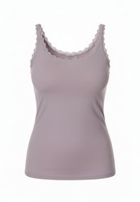 Canotta lilla con rifinitura in pizzo lungo lo scollo e le spalline, realizzata in tessuto liscio, sagomata e senza motivi visibili.