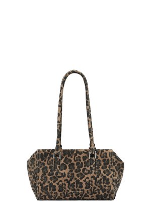 Torebka w panterkę z miękkiego materiału, solidnymi uchwytami i srebrnymi elementami metalowymi. Prostokątny kształt z płaskim dnem dla stabilności.