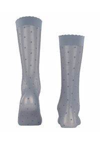 Himmelblaue, knielange Socken aus Mesh mit gewelltem Saum und gepunktetem Muster. Sie haben eine durchsichtige Textur mit kleinen blauen Punkten.