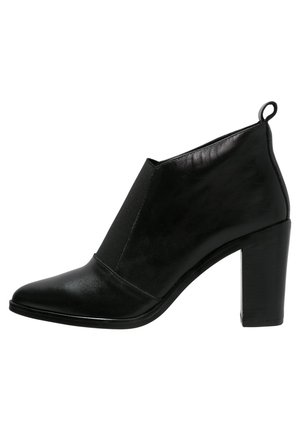 Ankle boot