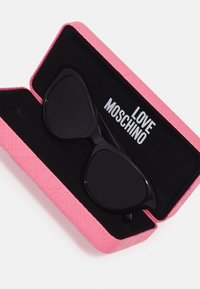 Love Moschino Saulesbrilles - black