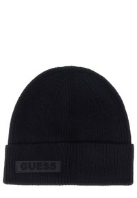 Berretto nero lavorato a maglia con texture a coste, caratterizzato da un risvolto piegato e una toppa rettangolare nera con la scritta "GUESS" in rilievo sulla parte anteriore.