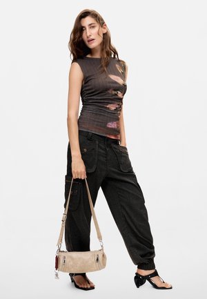 Desigual, MEDIUM BEIGE BAG - Bolso de mano - beige