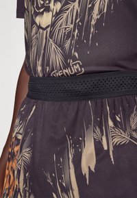 Venum TIGER TRAINING SHORTS - Sportiniai šortai - black/neo orange