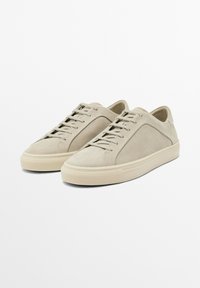 Unselected, beige