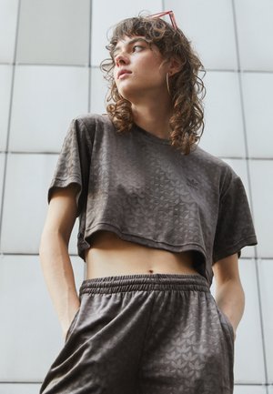 CROPPED TEE - T-shirts - dark brown