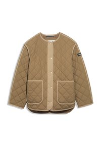 Gestepptes, braunes Jacket mit cremefarbenen Paspeln, vorderer Druckknopfverschluss und zwei großen Vordertaschen. Verfügt über ein schwarzes Logo-Patch am Ärmel.