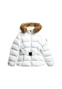 Chaqueta acolchada blanca con capucha de piel sintética marrón, cintura ceñida con cinturón, textura acolchada, mangas largas y cierre de cremallera. Logotipo negro en la manga.