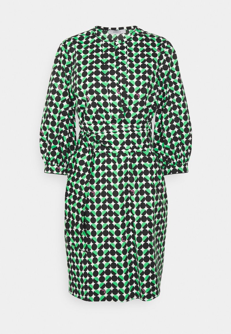 Svart och grönmönstrad klänning med långa puffärmar, hög halsringning, cinchad midja och knälång längd med cirkulära mönster.