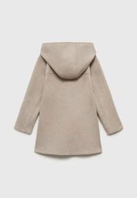 Beige vlněný kabát s kapucí, rovného střihu, dlouhými rukávy a minimálními švy na zadní straně. Měkká textura.