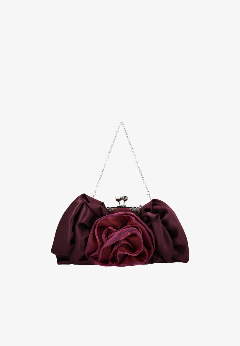 Bordeauxfarvet satin clutch med stor stofblomst, sølvkæderem og en lukning med dekorative metaldele.