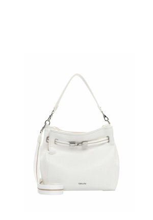 Sac à main en cuir blanc avec détail de fermoir argenté, une poignée courte et une bandoulière blanche amovible avec une bande beige.