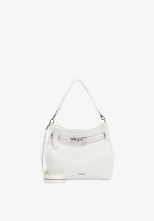 Valkoinen nahkainen käsilaukku hopeisella lukon yksityiskohdalla, lyhyellä kahvalla ja irrotettavalla valkoisella hihnalla, jossa on beige raita.