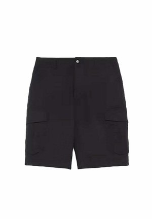 Pantalones cortos cargo negros con botón delantero, trabillas para cinturón y dos bolsillos laterales con solapa, mostrados sobre un fondo blanco.