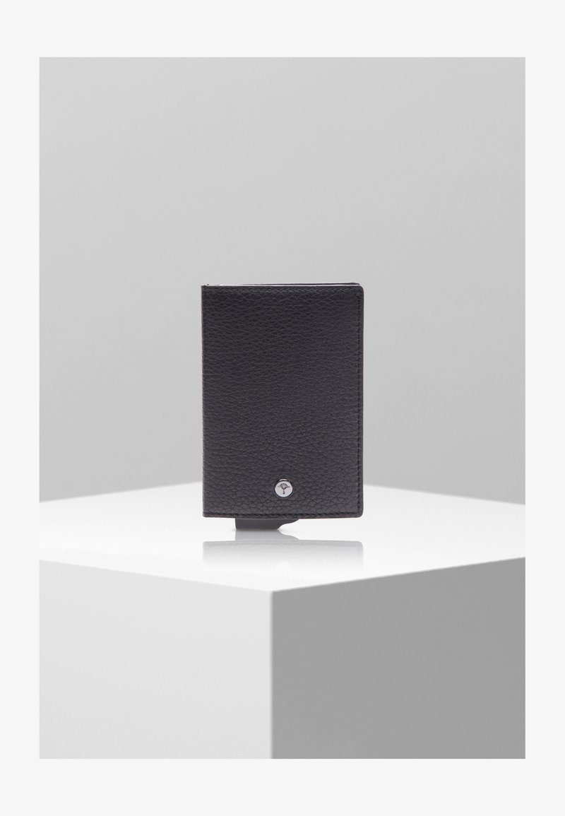 Črn usnjen denarnica s teksturirano površino, pravokotne oblike in srebrnim logotipom na sprednji strani, prikazana na beli podlagi.