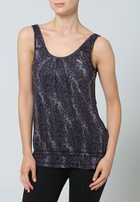 Ärm- och axelbandslös svart linne med ett geometriskt mönster, lättviktsmaterial, rundad halsringning och en rynkig textur vid fållen.