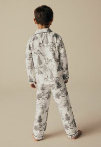 Next SINGLE BUTTON THROUGH FAMILY CHRISTMAS   - REGULAR FIT - Pyžamová sada - grey deer print