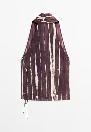 Vêtement sans manches avec un col haut, présentant un motif rayé violet et crème, mettant en avant un design moderne et décontracté.