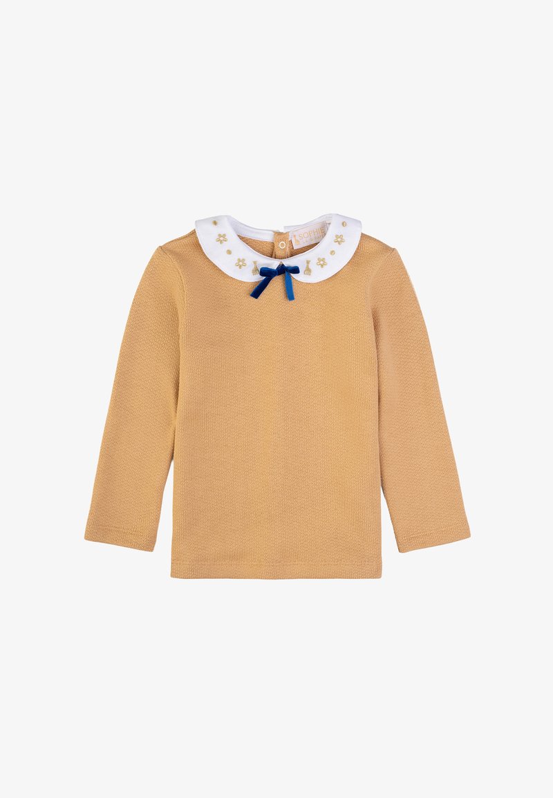 Maglia a maniche lunghe color senape con lavorazione a maglia testurizzata, dotata di colletto bianco con decorazioni floreali e un fiocco blu.