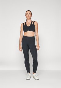 Nike Performance INDY FREESTYLE BRA - Neliela atbalsta sporta krūšturis - black/white