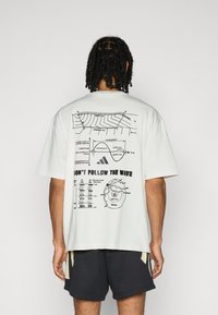adidas Performance ANTHONY ADWARDS ANTED TEE - Sportfelső - cloud white